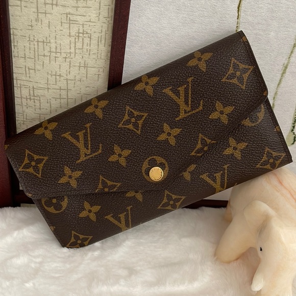 Louis Vuitton, Bags, Authentic Louis Vuitton Sarah Wallet Gently Used Two  Weeks Just Like New